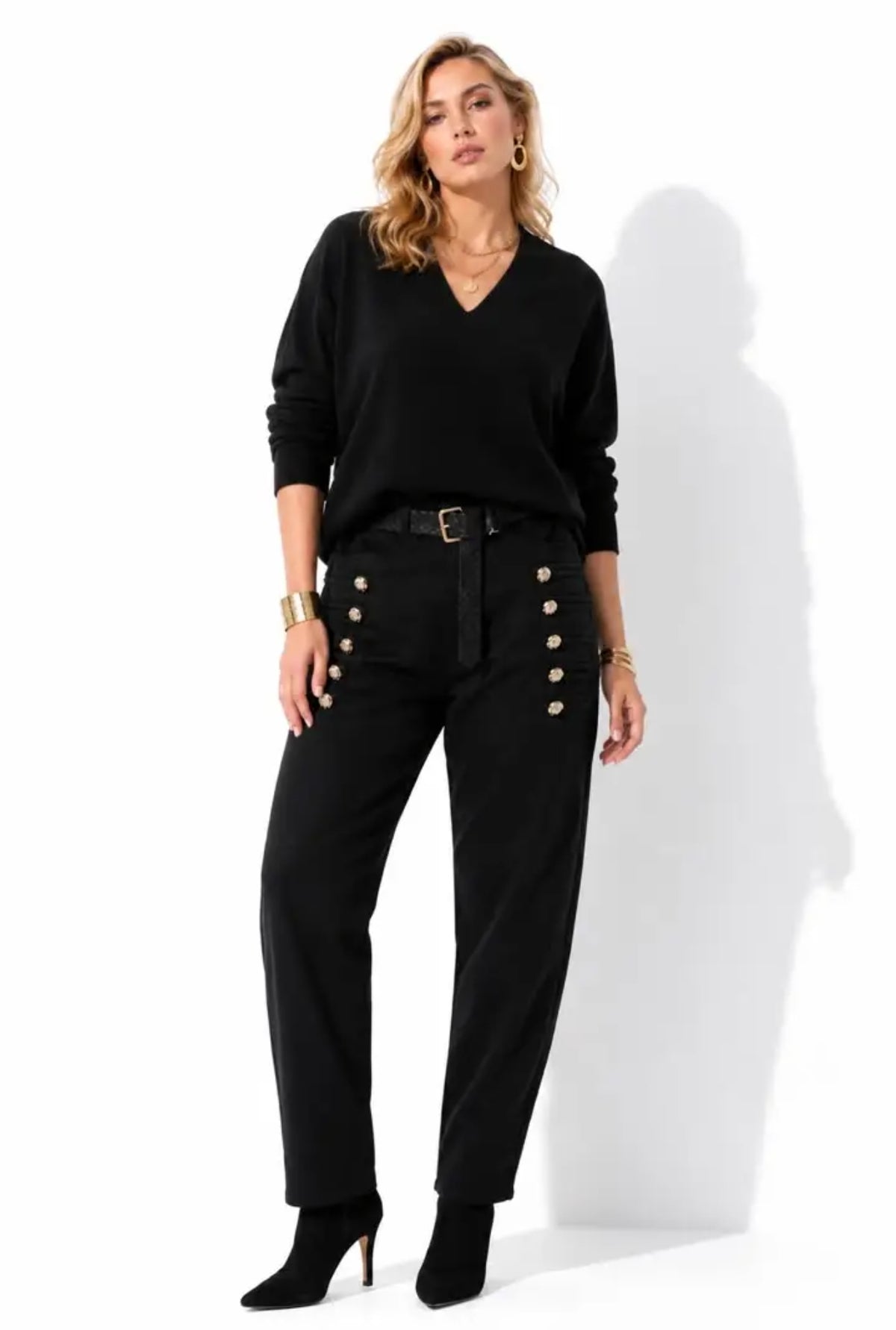 Pantalon effet suédine avec bijoux et ceinture