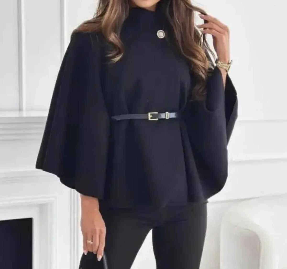 Poncho noir avec ceinture