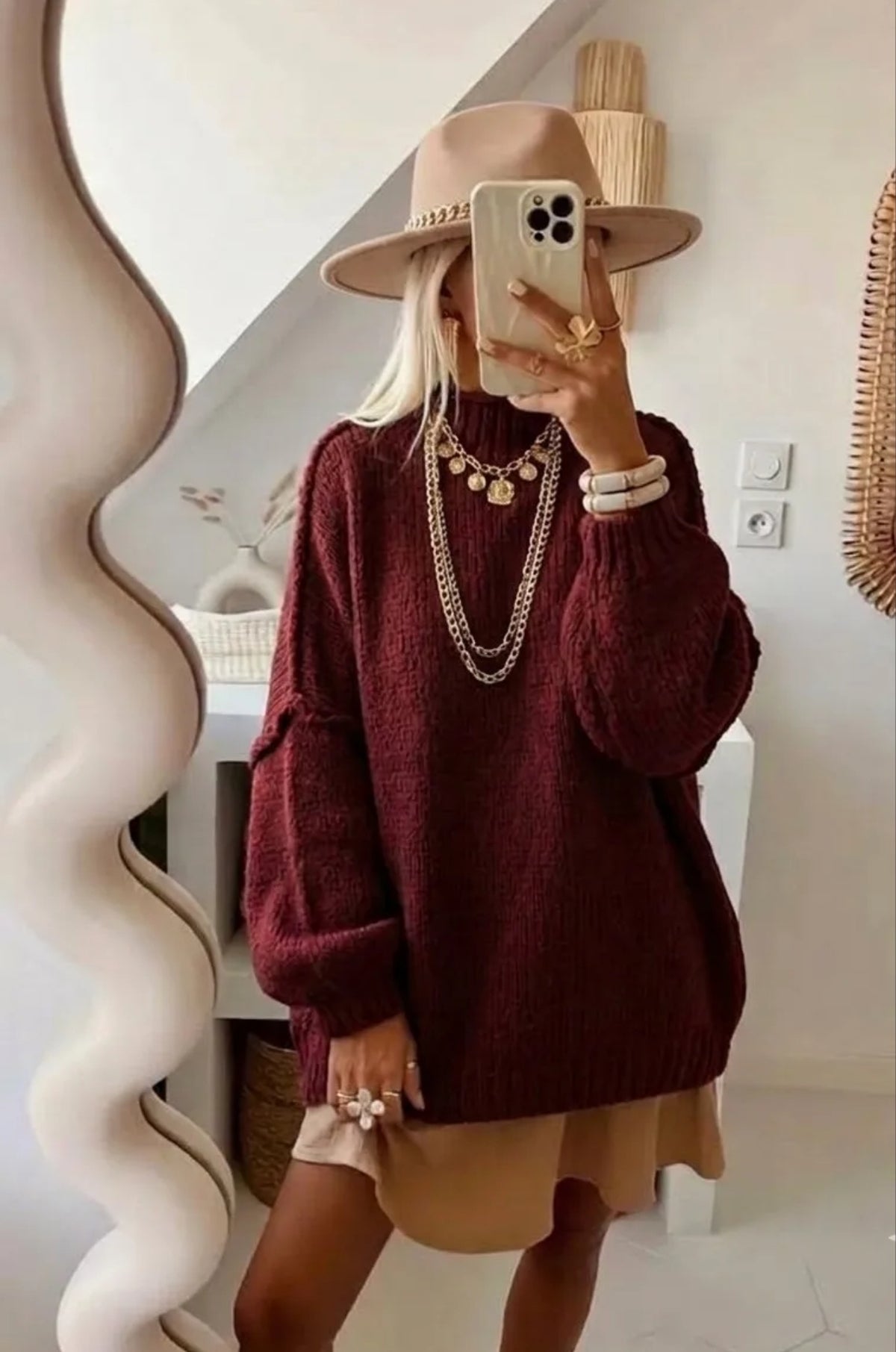 Pull bordeaux à col montant et manches bouffantes