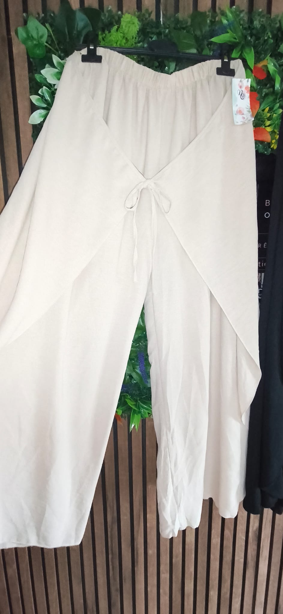 Pantalon revers fluide coupe loose : Beige ou Noir