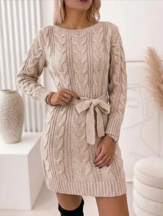 Robe-pull beige tricotée à col rond
