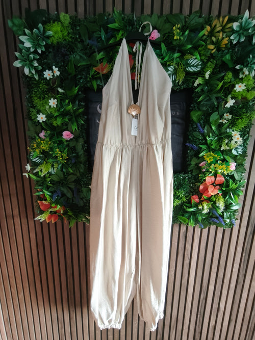 Grande taille Combinaison beige avec décolleté coquillage avec dos nu