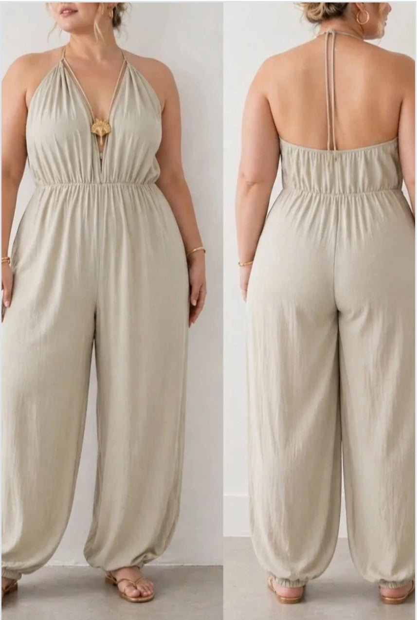 Grande taille Combinaison beige avec décolleté coquillage avec dos nu